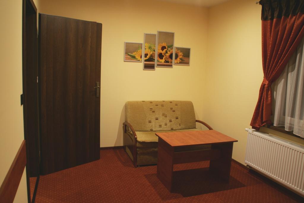 Hotel Kuznia Oberza Polska Lysomice Ruang foto